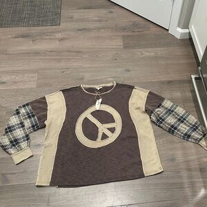 Easel NWT SIZE MED Brown and Tan Long Sleeve Tee with Peace Sign